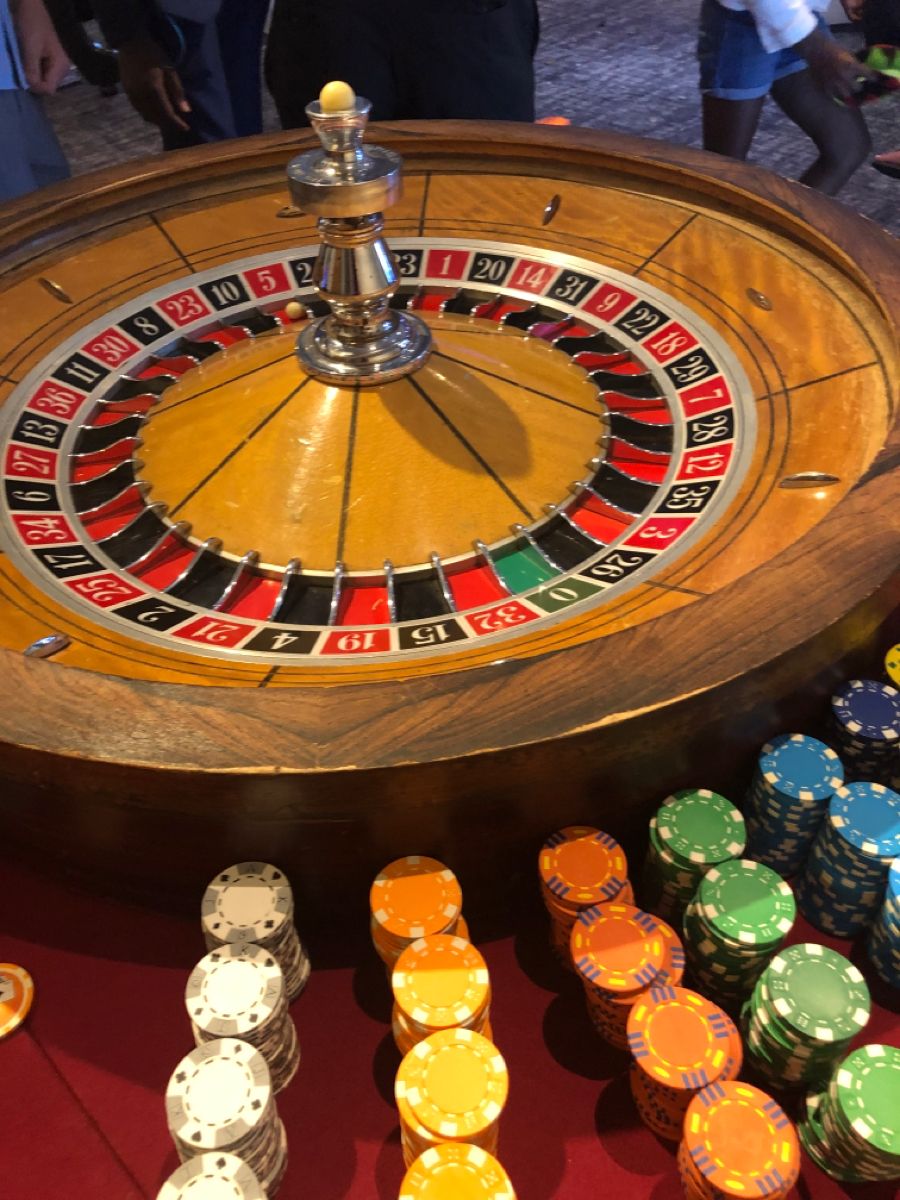 Kingmaker Casino کھلاڑیوں کے لیے لائیو کیسینو سیکشن